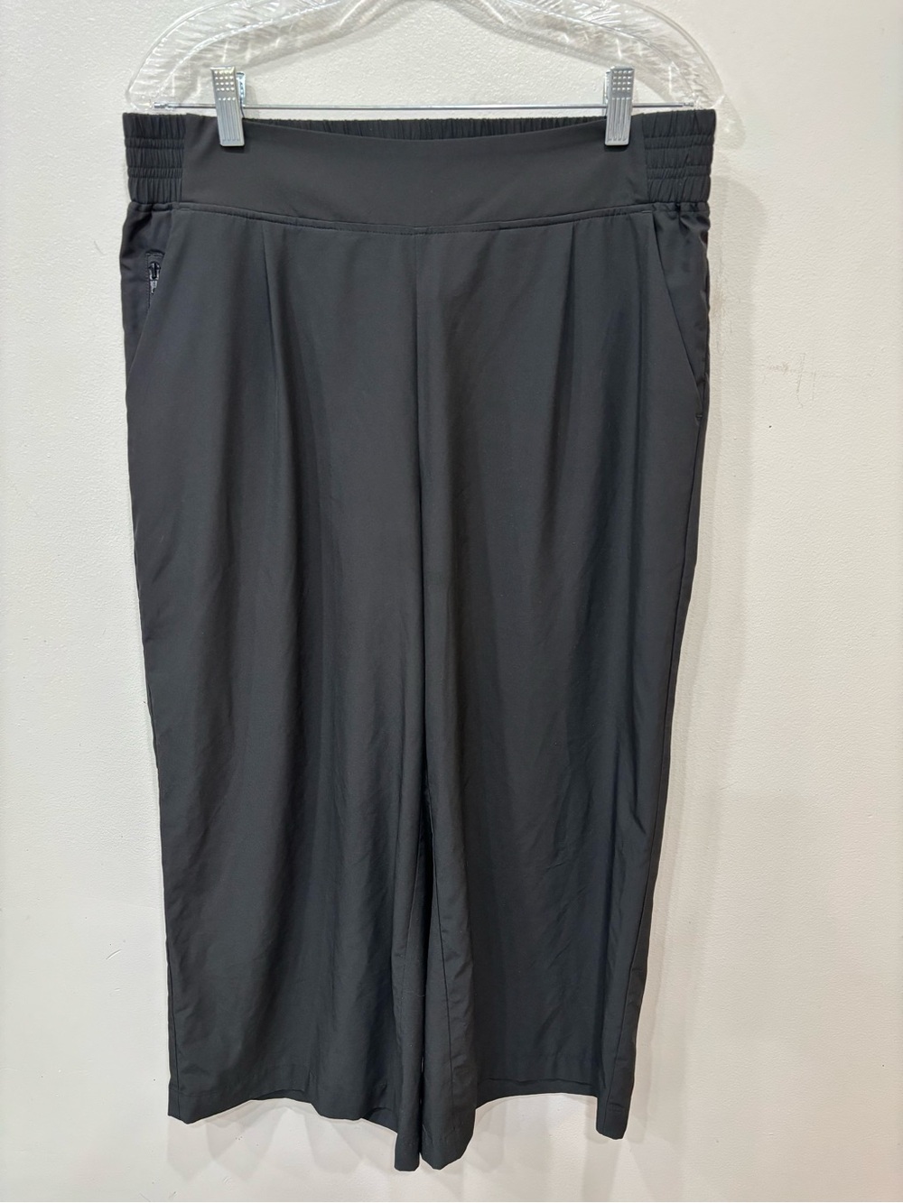 Quince Performance Tech Wide Leg Cropped Black Pants Women’s Size Large